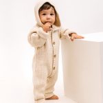 Комбинезон с капюшоном и  шапкой
