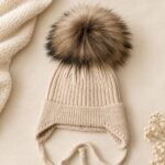 Căciulă tricotată cu pompom